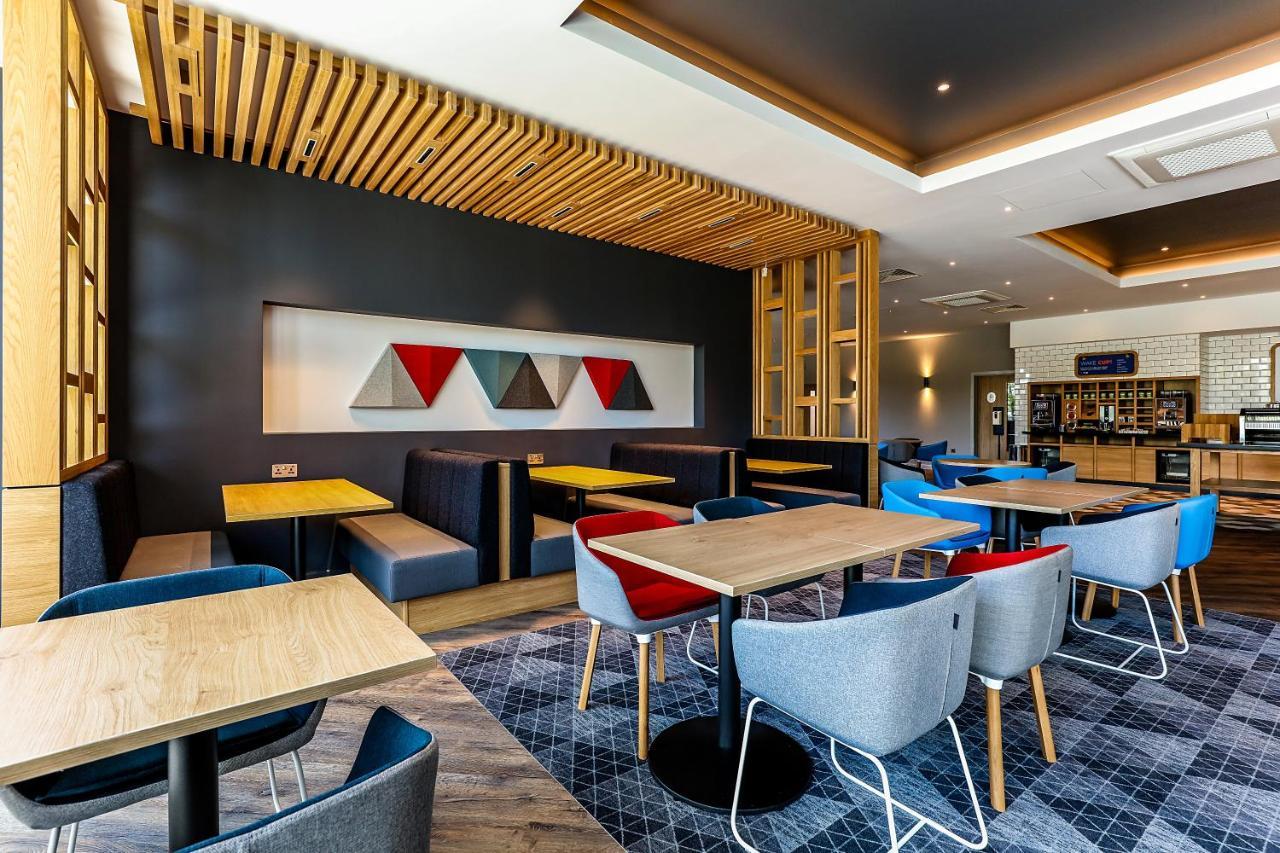 Holiday Inn Express - Bicester By Ihg Exterior foto