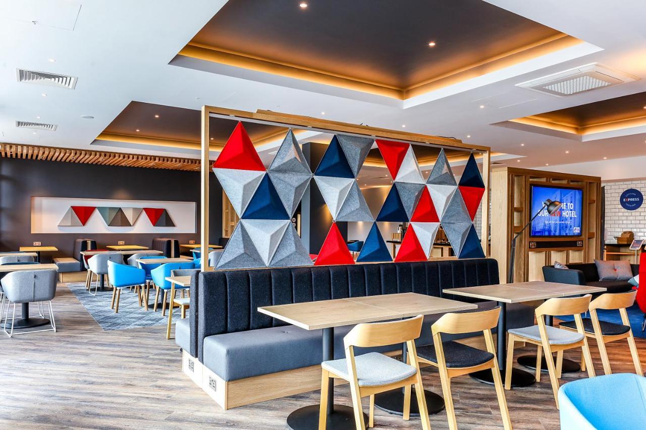 Holiday Inn Express - Bicester By Ihg Exterior foto
