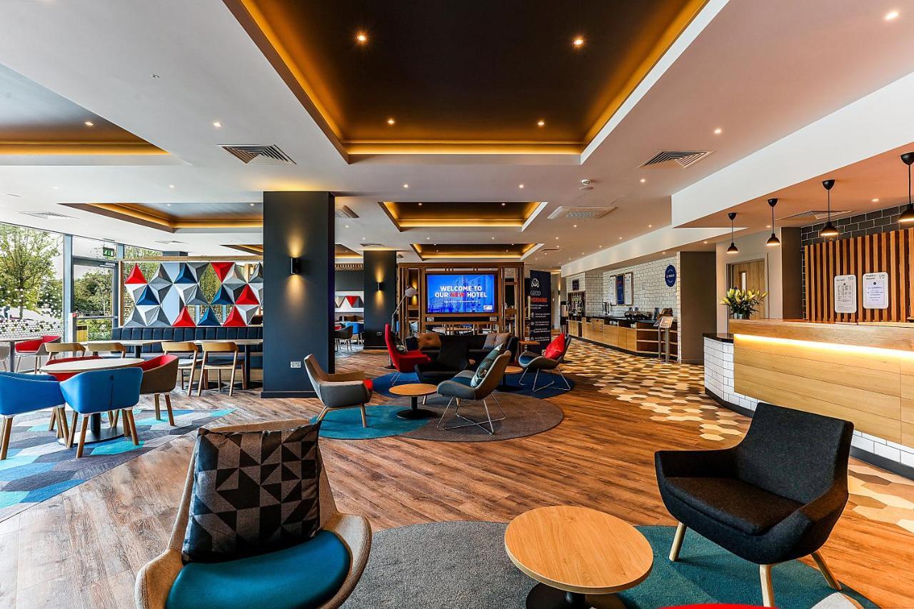 Holiday Inn Express - Bicester By Ihg Exterior foto