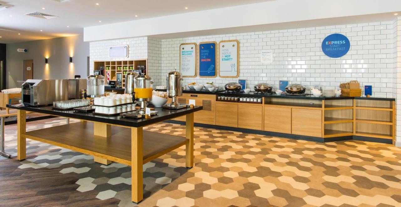 Holiday Inn Express - Bicester By Ihg Exterior foto