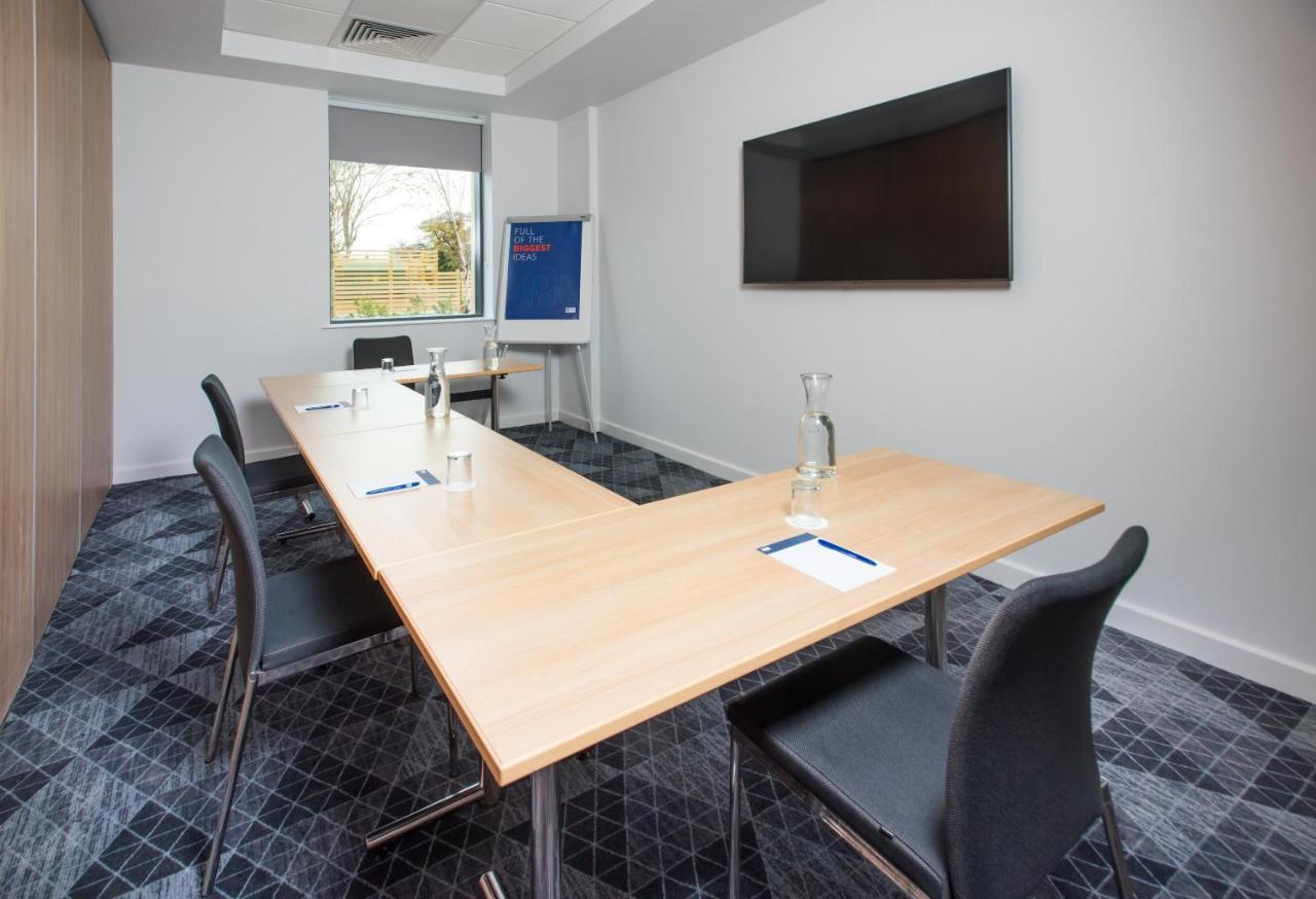 Holiday Inn Express - Bicester By Ihg Exterior foto