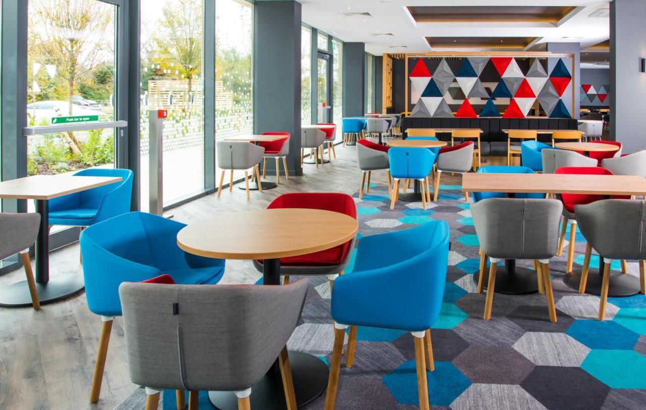 Holiday Inn Express - Bicester By Ihg Exterior foto
